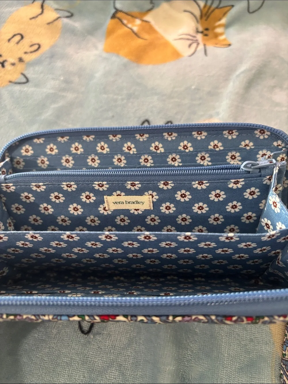 Vera Bradley Light Blue Daisy Interior Wallet - Picture 1 of 5